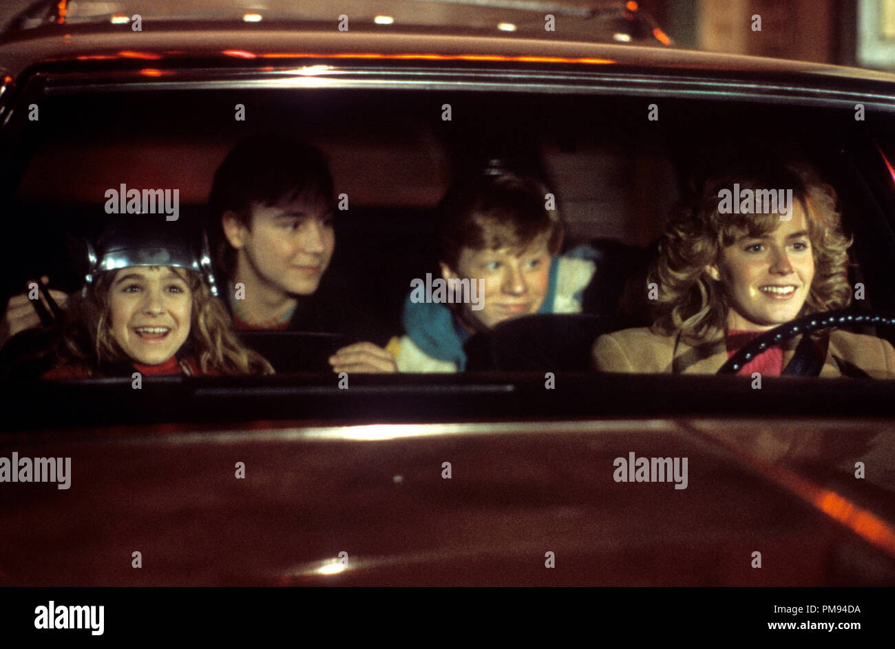 Studio Werbung noch von 'Adventures in Babysitting" Maia Brewton, Keith Coogan, Anthony Rapp, Elisabeth Shue © 1987 Touchstone Pictures Alle Rechte vorbehalten Datei Referenz # 31697326 THA für die redaktionelle Nutzung nur Stockfoto