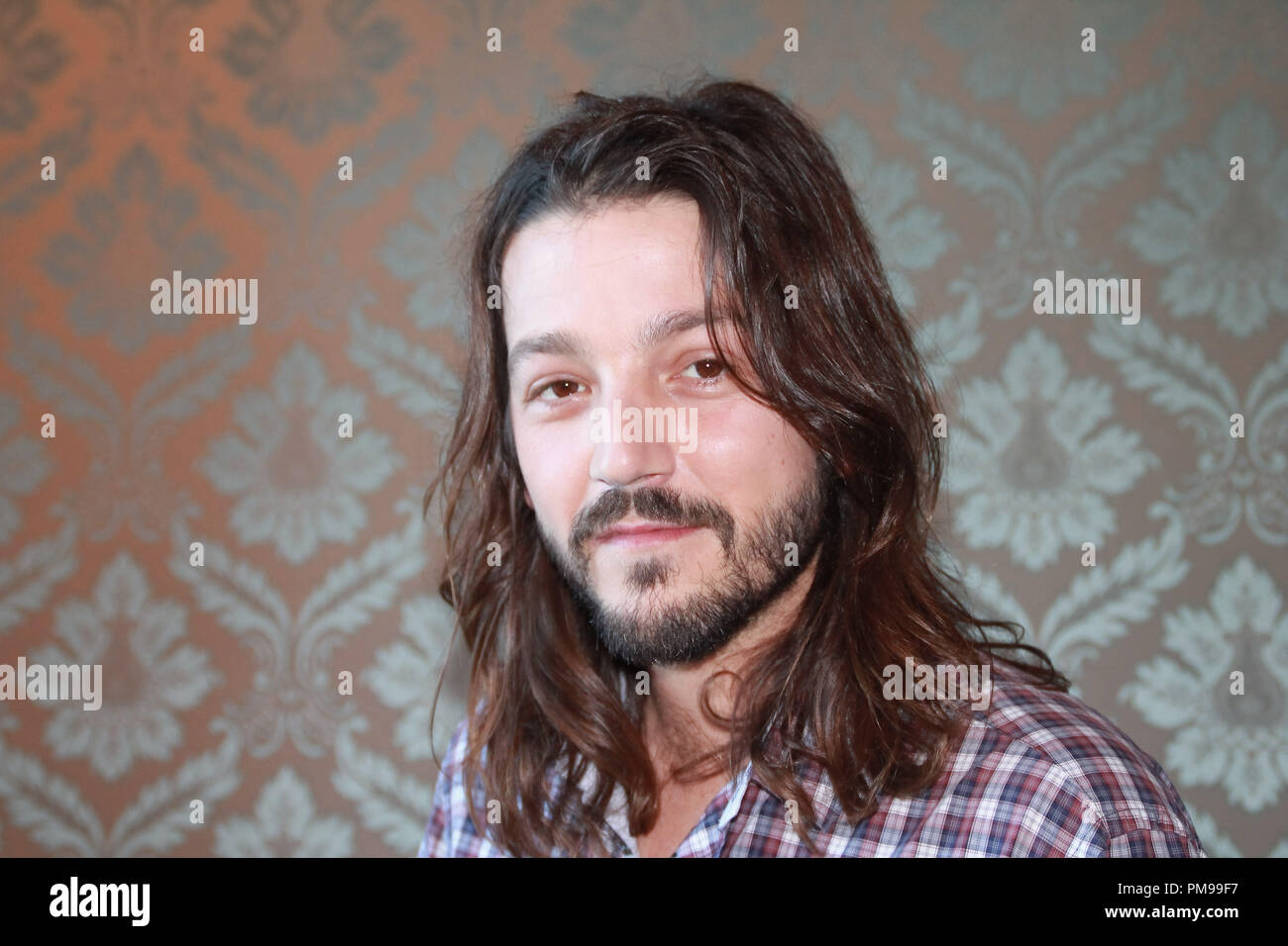 Diego Luna "Elysium" Portrait Session, 20. April 2013. Reproduktion von amerikanischen Boulevardzeitungen ist absolut verboten. Datei Referenz # 31939 029 GFS nur für redaktionelle Verwendung - Alle Rechte vorbehalten Stockfoto