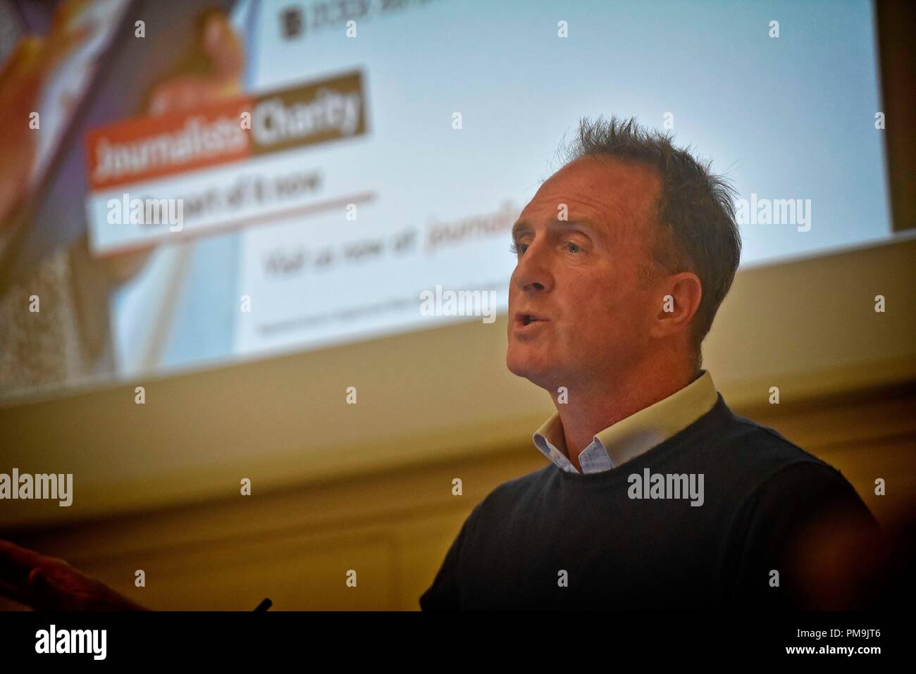 JAMES HARDING liefert erste Journalisten Nächstenliebe Vortrag. James Harding, eine der dynamischsten und einflussreiche Persönlichkeiten in der modernen Journalismus, gab den Eröffnungs-Journalisten "Nächstenliebe Vortrag an der Geologischen Gesellschaft in London. Er war Herausgeber der Zeiten für fünf Jahre bis 2012, Direktor von BBC News für viereinhalb Jahre bis Dezember 2017, und jetzt ist er der Vorbereitung auf "Schildkröte" Medien, die er als "News"-Ressource beschrieben starten. Stockfoto