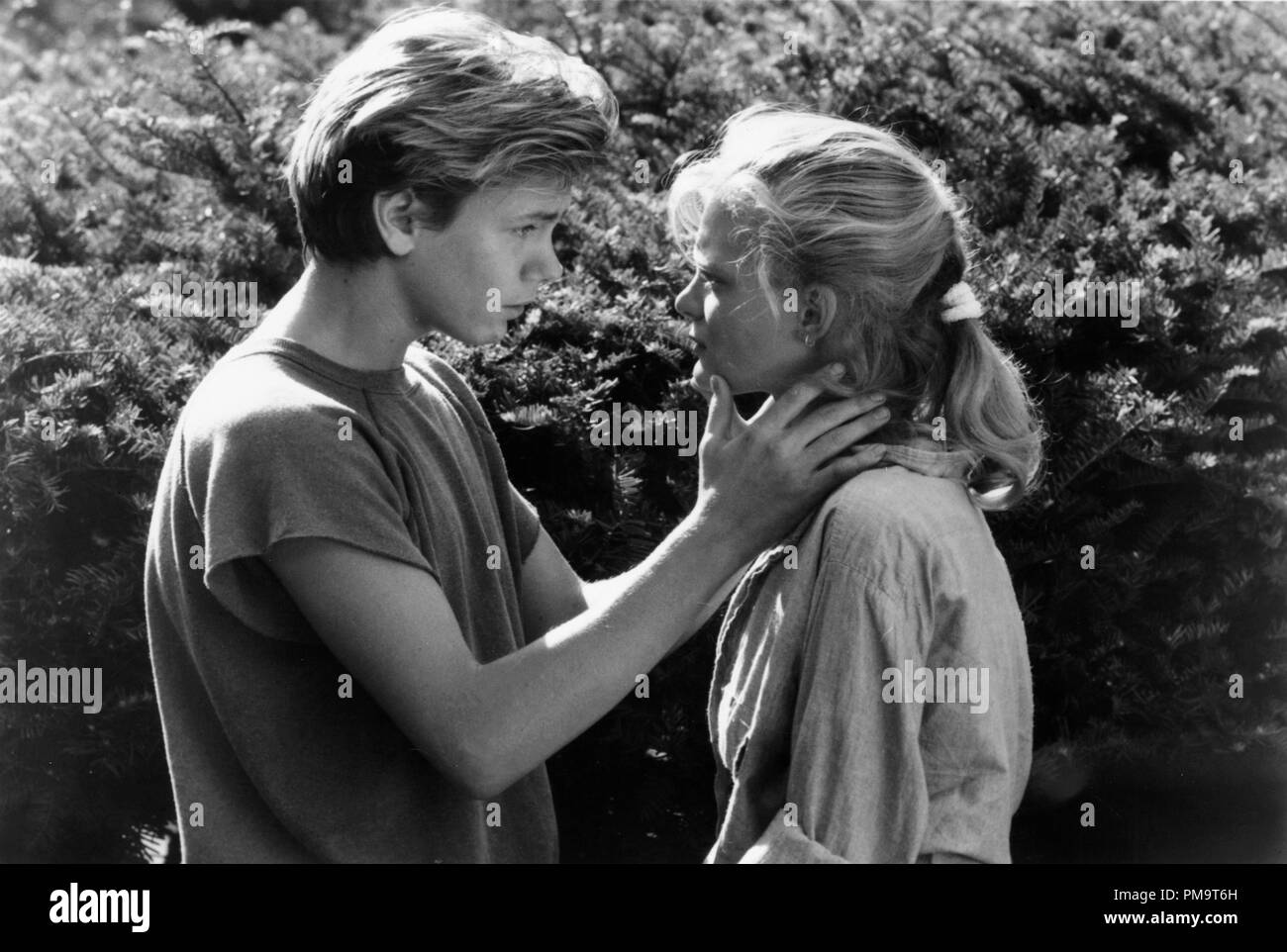Studio Werbung immer noch von "Running On Empty" River Phoenix, Martha Plimpton © 1988 Warner Alle Rechte vorbehalten Datei Referenz # 31694113 THA für die redaktionelle Nutzung nur Stockfoto