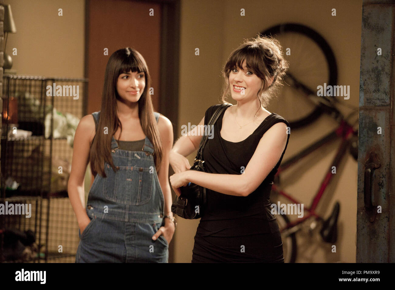 Hannah Simone And Zooey Deschanel Stockfotos Und Bilder Kaufen Alamy