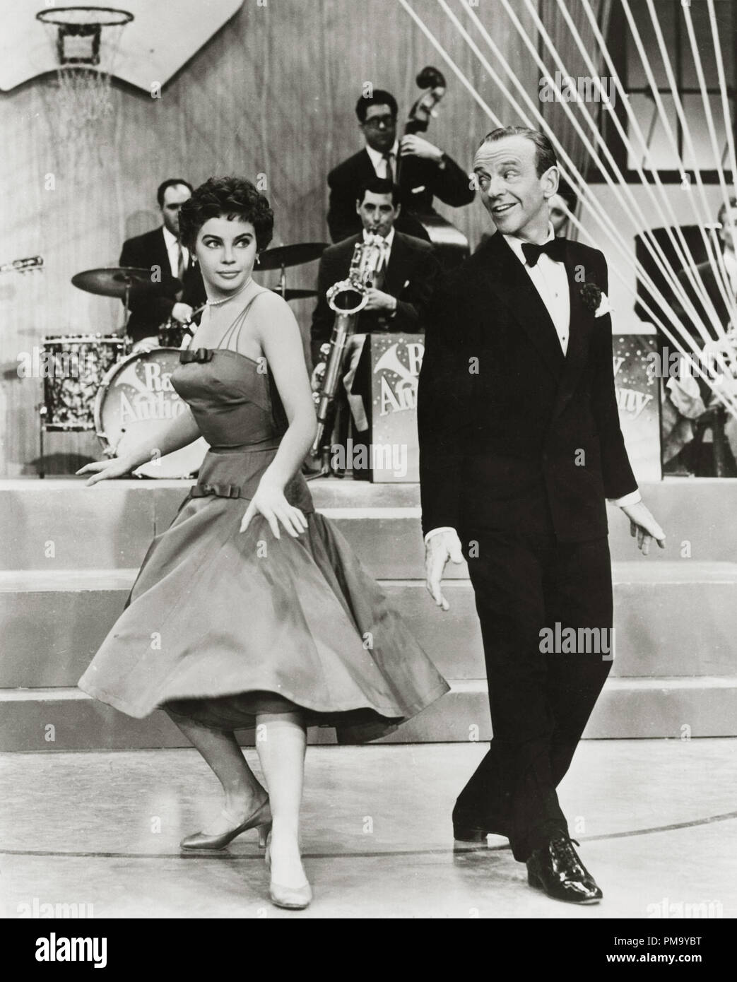 Studio Werbung noch: 'Daddy Lange Beine "Fred Astaire, Leslie Caron 1955 Twentieth Century Fox Datei Referenz # 31780 045 Stockfoto