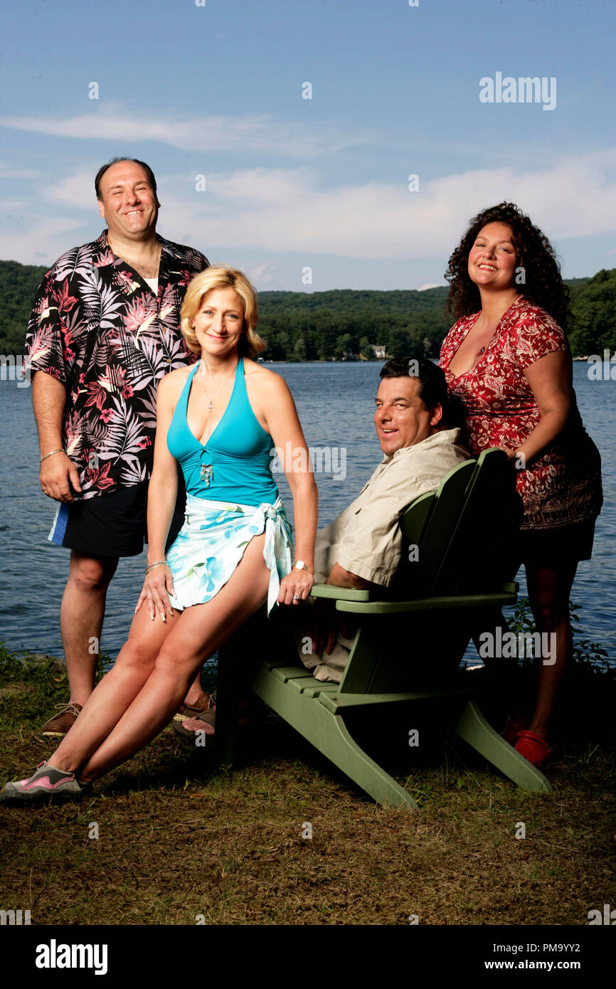 "Die Sopranos" James Gandolfini, Edie Falco, Steve Schirripa, Aida Turturro ca. 2002 Stockfoto