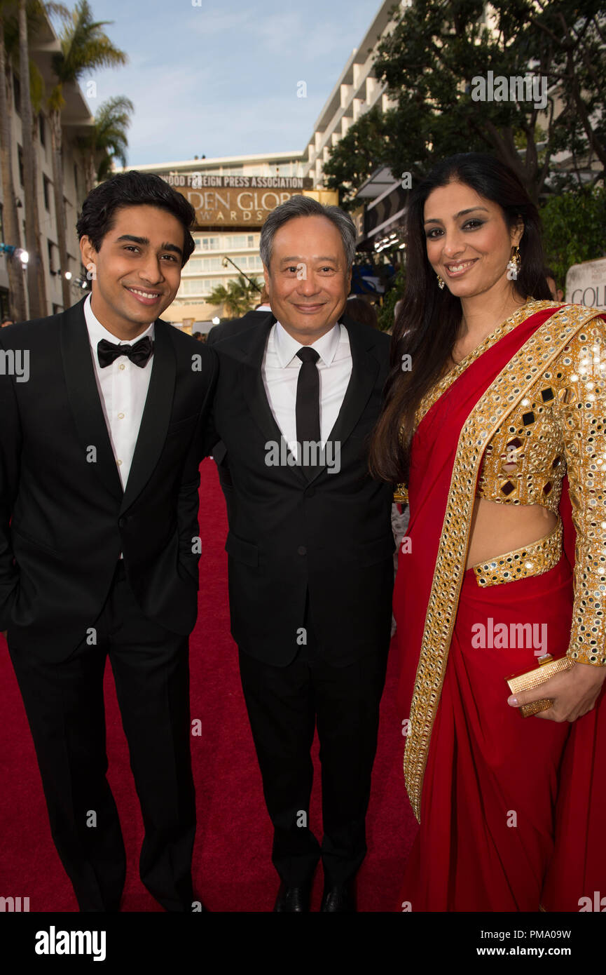 Für BEST DIRECTOR - Motion Picture Nominiert für "DAS LEBEN VON PI", Regisseur Ang Lee (Mitte) besucht die 70. jährliche Golden Globe Awards mit Suraj Sharma (links) und Schauspielerin Tabu (rechts) im Beverly Hilton in Beverly Hills, CA am Sonntag, den 13. Januar 2013. Stockfoto