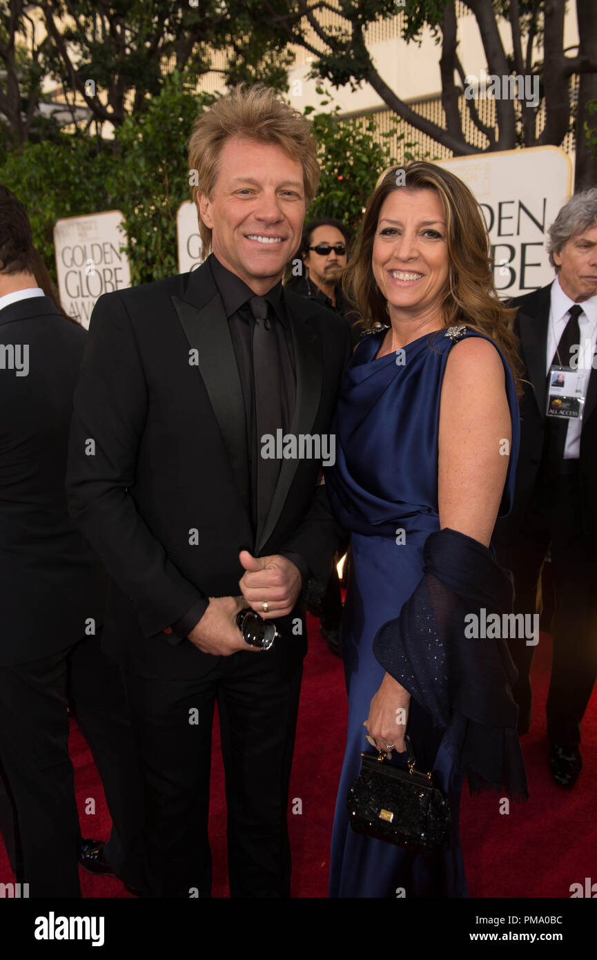 Dorothea Hurley (R) und Musiker Jon Bon Jovi Nominiert für Best Original Song - Motion Picture - "LAUFEN NICHT MEHR für "STAND UP Kerle" - Lyrics von: Jon Bon Jovi und Musik von: Jon Bon Jovi - die 70. jährliche Golden Globe Awards teilnehmen im Beverly Hilton in Beverly Hills, CA am Sonntag, den 13. Januar 2013. Stockfoto