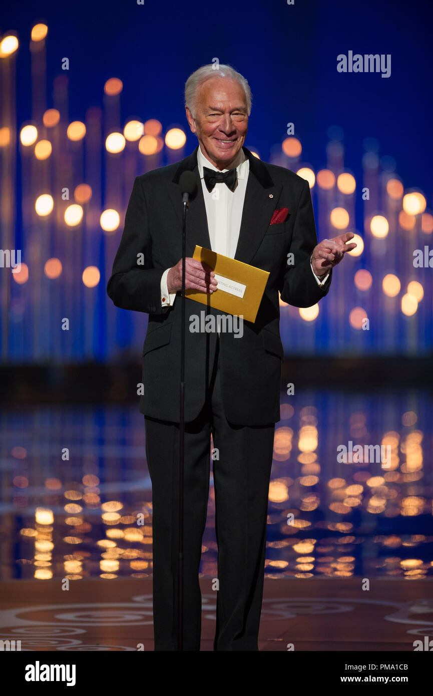 Christopher Plummer präsentiert den Oscar® für die Beste Darstellerin in einer unterstützenden Rolle während des Live ABC Telecast der Oscars® von der Dolby® Theater in Hollywood, CA, Sonntag, 24. Februar 2013. Stockfoto