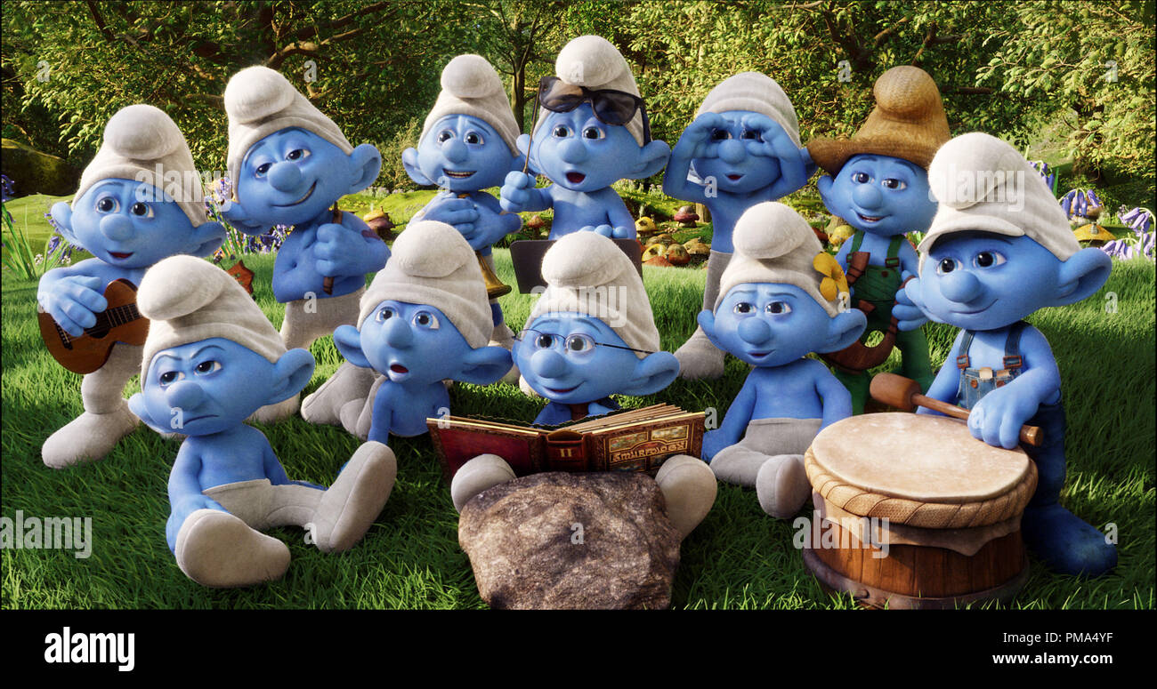 Eine Gruppe von Schlümpfe Schlumpf im Dorf in Columbia Pictures und Sony Pictures Animation die Schlümpfe 2. Stockfoto