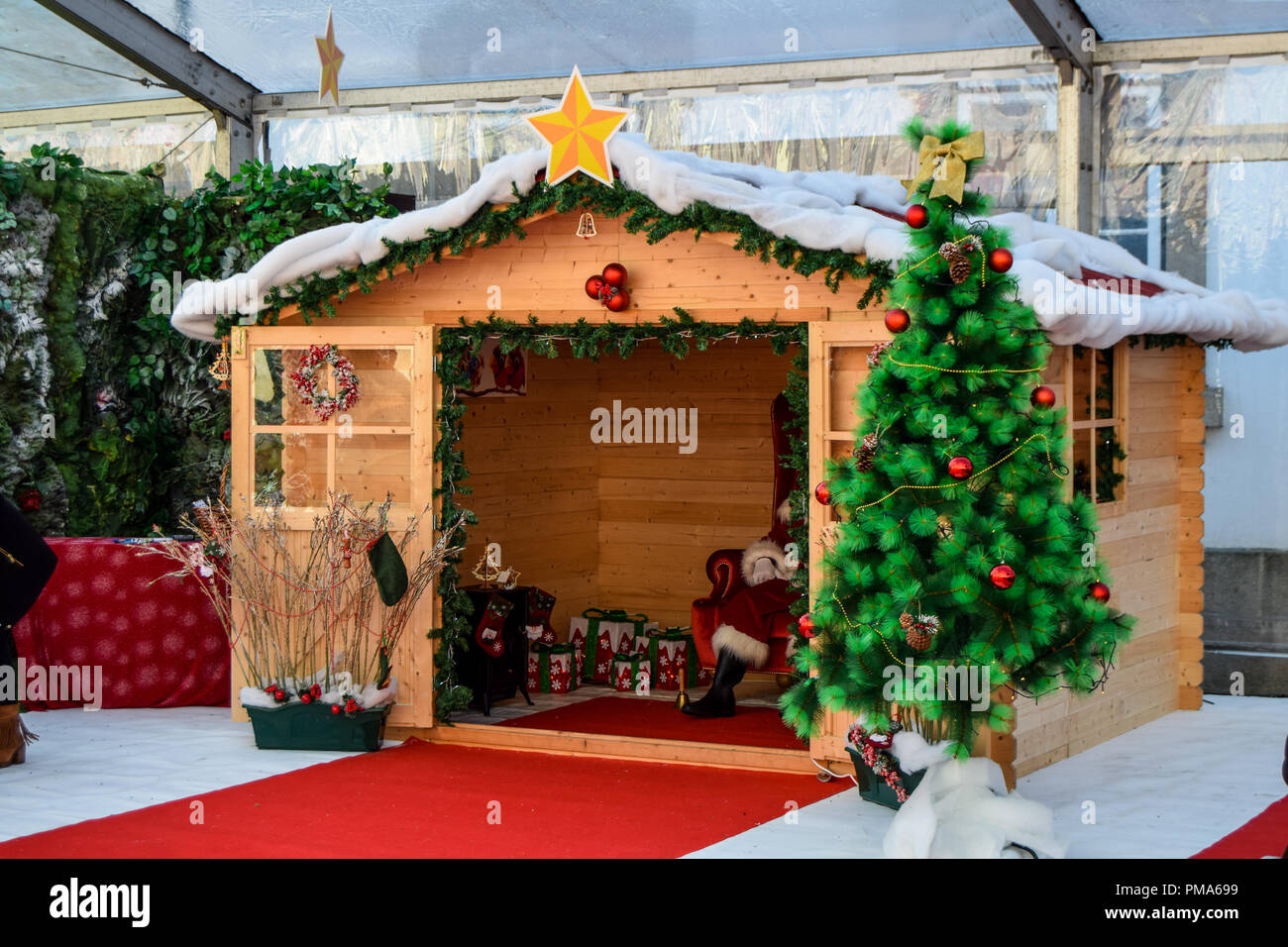 Santa Haus in Weihnachtsfeier in Chaves Stadt von Portugal Stockfoto