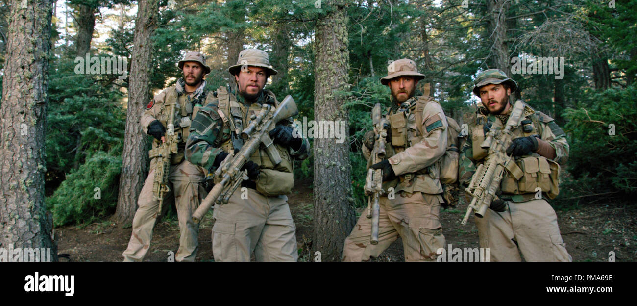 L Und R Michael Murphy Taylor Kitsch Marcus Luttrell Mark Wahlberg Matt Ax Axlson Ben Foster Und Danny Dietz Emile Hirsch In Lone Survivor Stockfotografie Alamy
