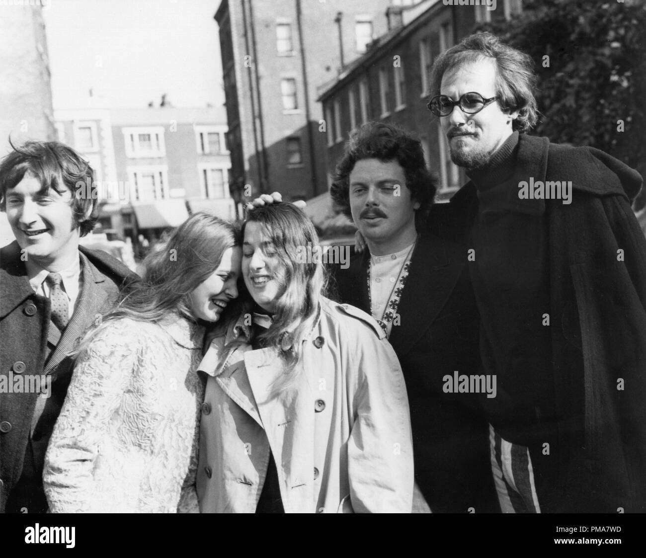 Denny Doherty, Michelle Phillips, (Mama) Cass Elliott und John Phillips der Gruppe, den Mamas & Papas, 1967 Datei Referenz # 32263 835 THA Stockfoto