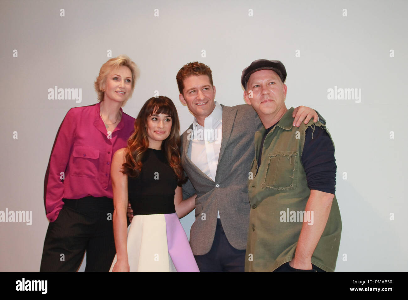 Jane Lynch, Lea Michele, Matthew Morrison und Ryan Murphy "Glee" TV-Serie Portrait Session, 8. Oktober 2013. Reproduktion von amerikanischen Boulevardzeitungen ist absolut verboten. Datei Referenz # 32157 015 GFS nur für redaktionelle Verwendung - Alle Rechte vorbehalten Stockfoto