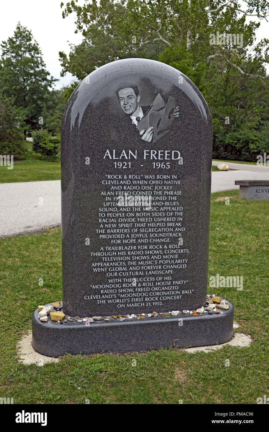Alan Freed, der Disc Jockey, der Begriff "Rock and Roll", Grabstein in Seeblick Friedhof in Cleveland, Ohio, USA geprägt. Stockfoto