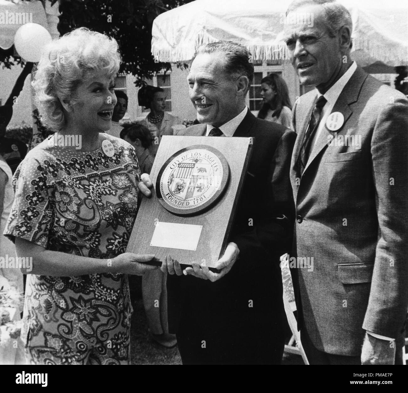 Lucille Ball, Bürgermeister Sam Yorty, Henry Fonda, ca. 1968 Datei Referenz # 32509 649 THA Stockfoto