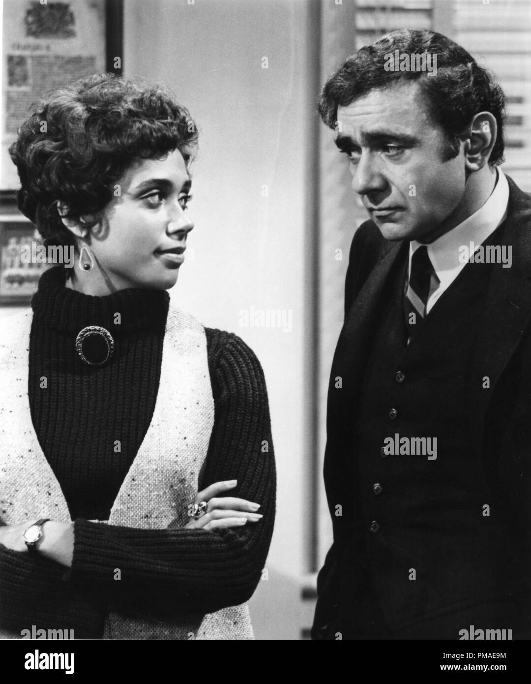 Denise Nicholas, Michael Constantine, "Zimmer 222", ca. 1969 Datei Referenz # 32509 700 THA Stockfoto