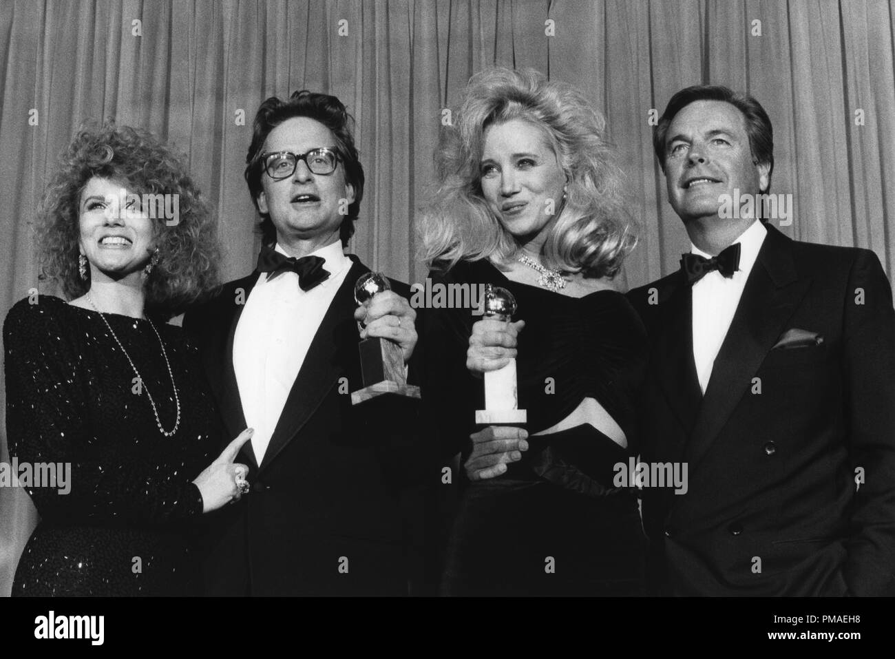 Ann Margaret, Michael Douglas, Robert Wagner bei der 45. jährlichen Golden Globe Awards, 1988 Datei Referenz # 32509 915 THA Stockfoto