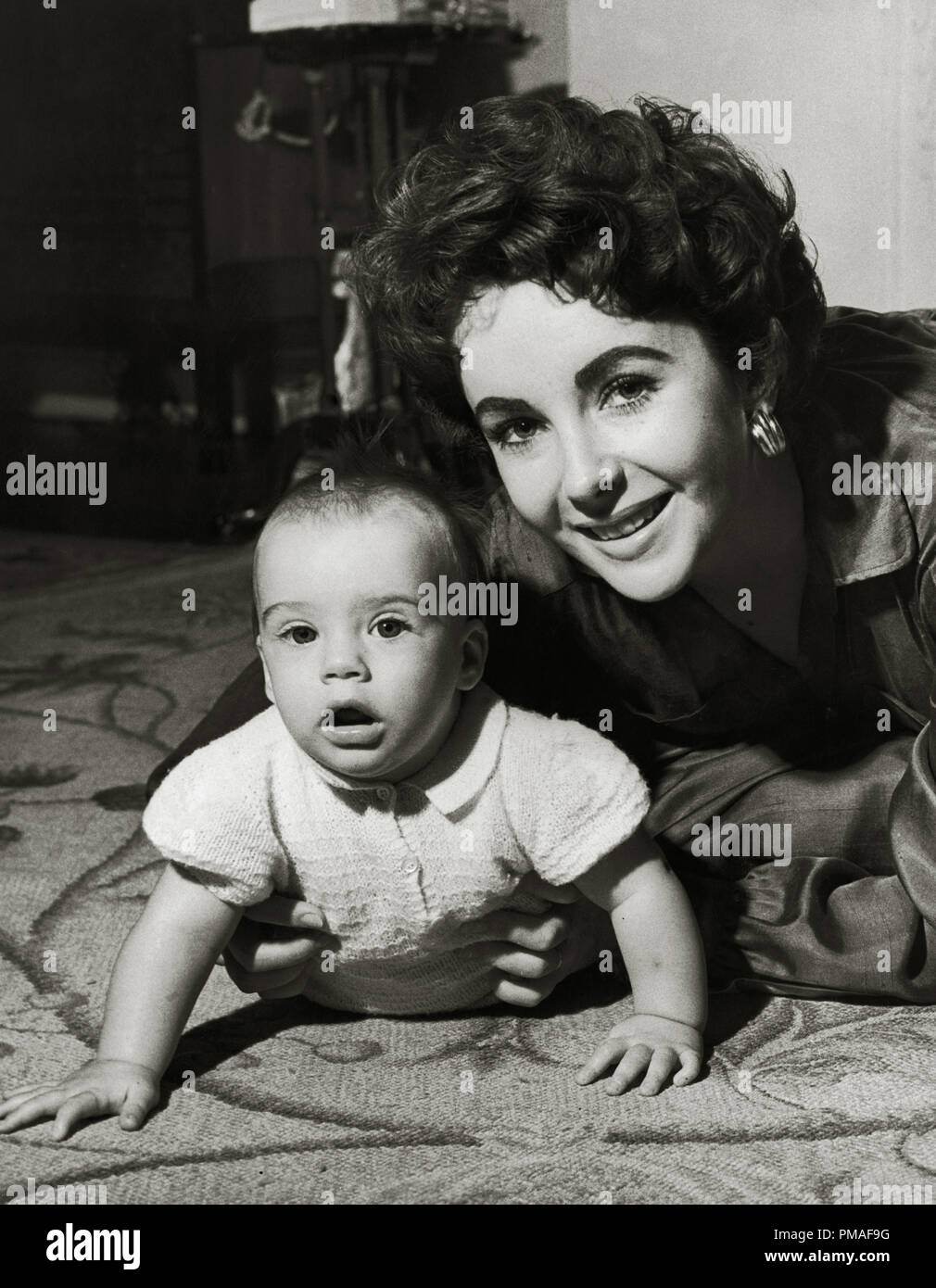 Elizabeth Taylor mit ihrem Sohn Michael Wilding Jr., ca. 1953 Datei Referenz # 32633 384 THA Stockfoto