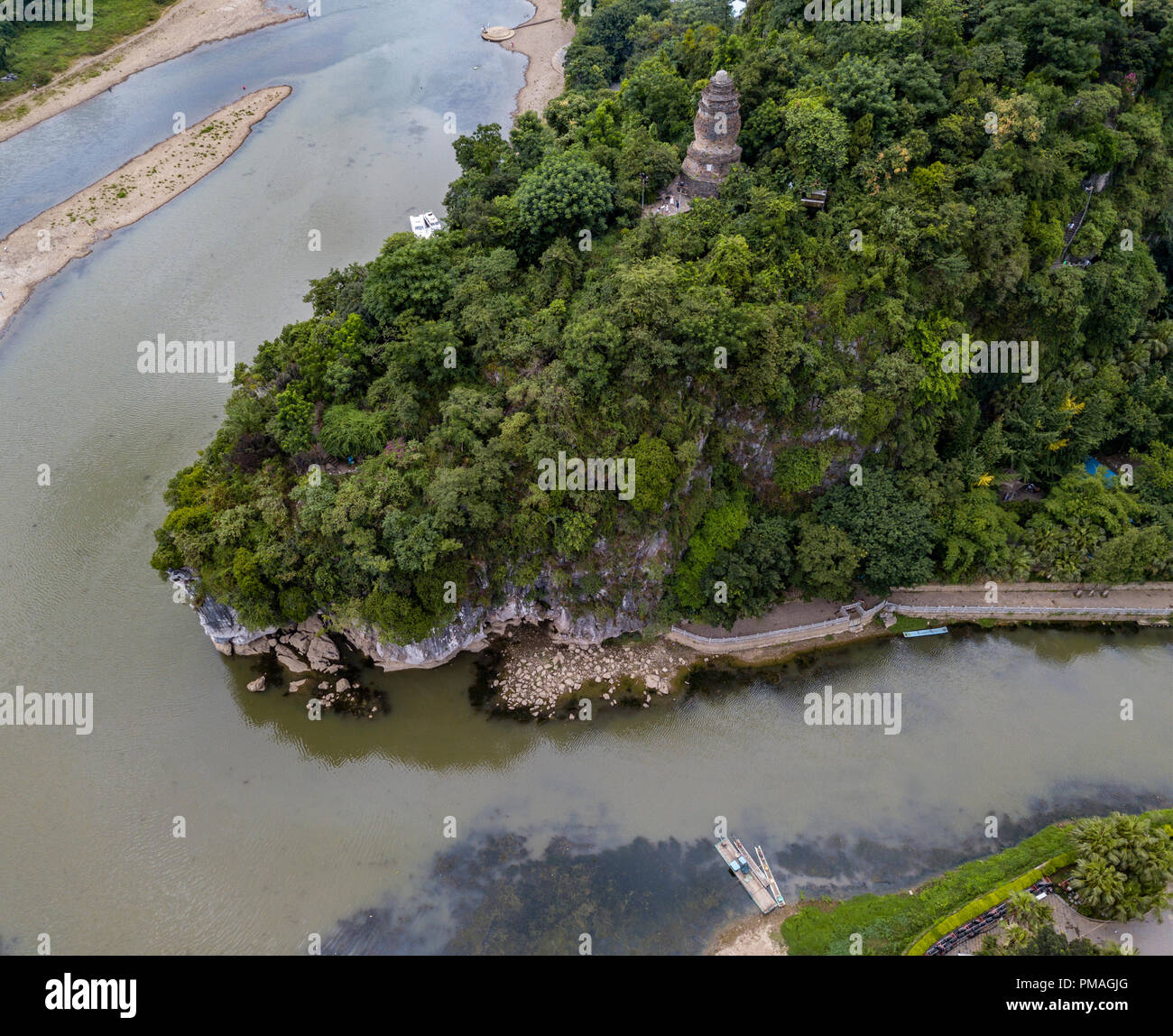 Der Elefantenrüsselberg ist das Symbol der Stadt Guilin. Es erhielt seinen Namen, weil es aussieht wie ein Elefant Trinkwasser. Die runde Öffnung, Stockfoto