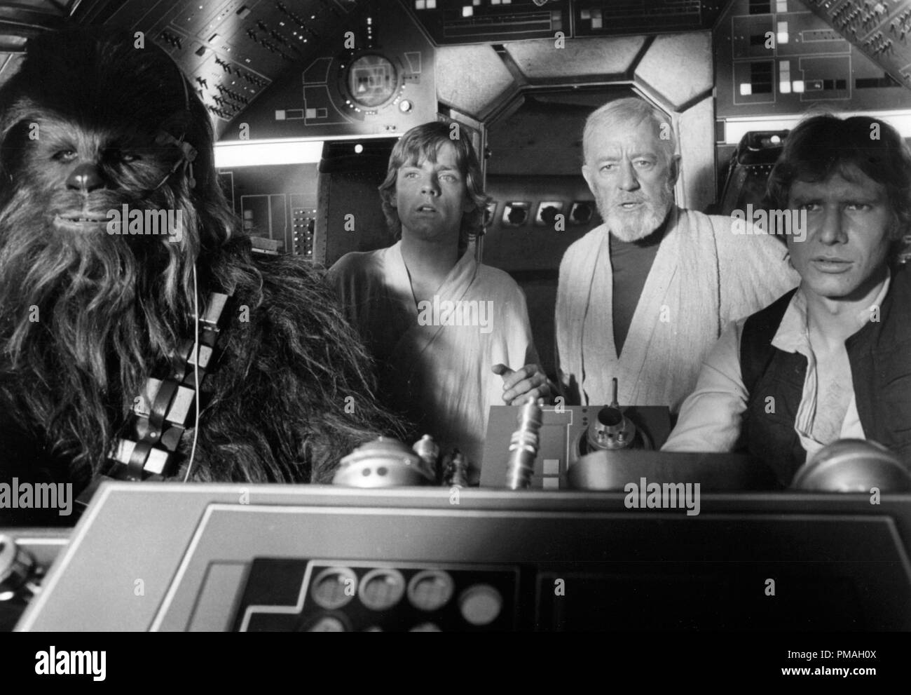 Peter Mayhew, Mark Hamill, Alec Guinness und Harrison Ford, "Star Wars Episode IV: Eine neue Hoffnung' 1977 Lucasfilm Ltd. Datei Referenz # 32733 357 THA Stockfoto