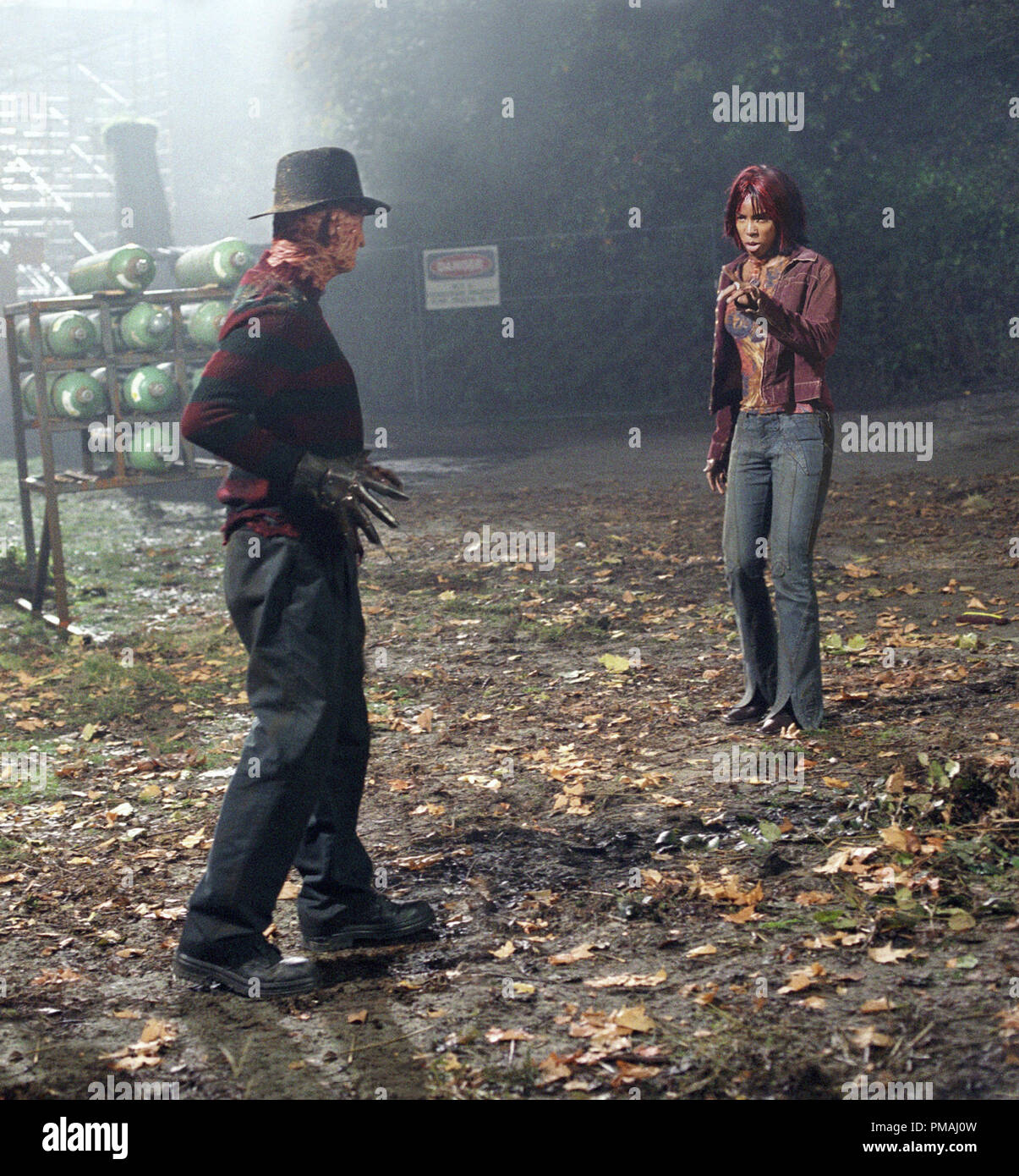 Von links nach rechts) Freddy (Robert Englund) Stengel Kia (Kelly Rowland) Ultimate Showdown von New Line Cinema, FREDDY VS. JASON. 2003 Stockfoto