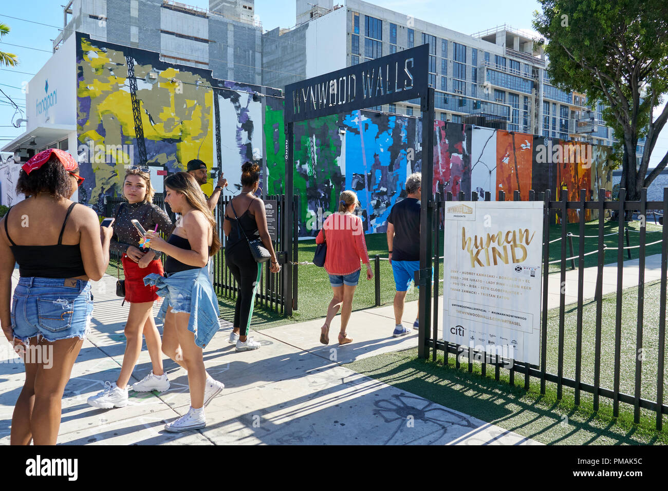MIAMI, USA - 22. AUGUST 2018: wynwood Wände Miami Graffiti. Wynwood ist ein Stadtteil von Miami, Florida ist bekannt für seine Graffiti und Street Art. Stockfoto