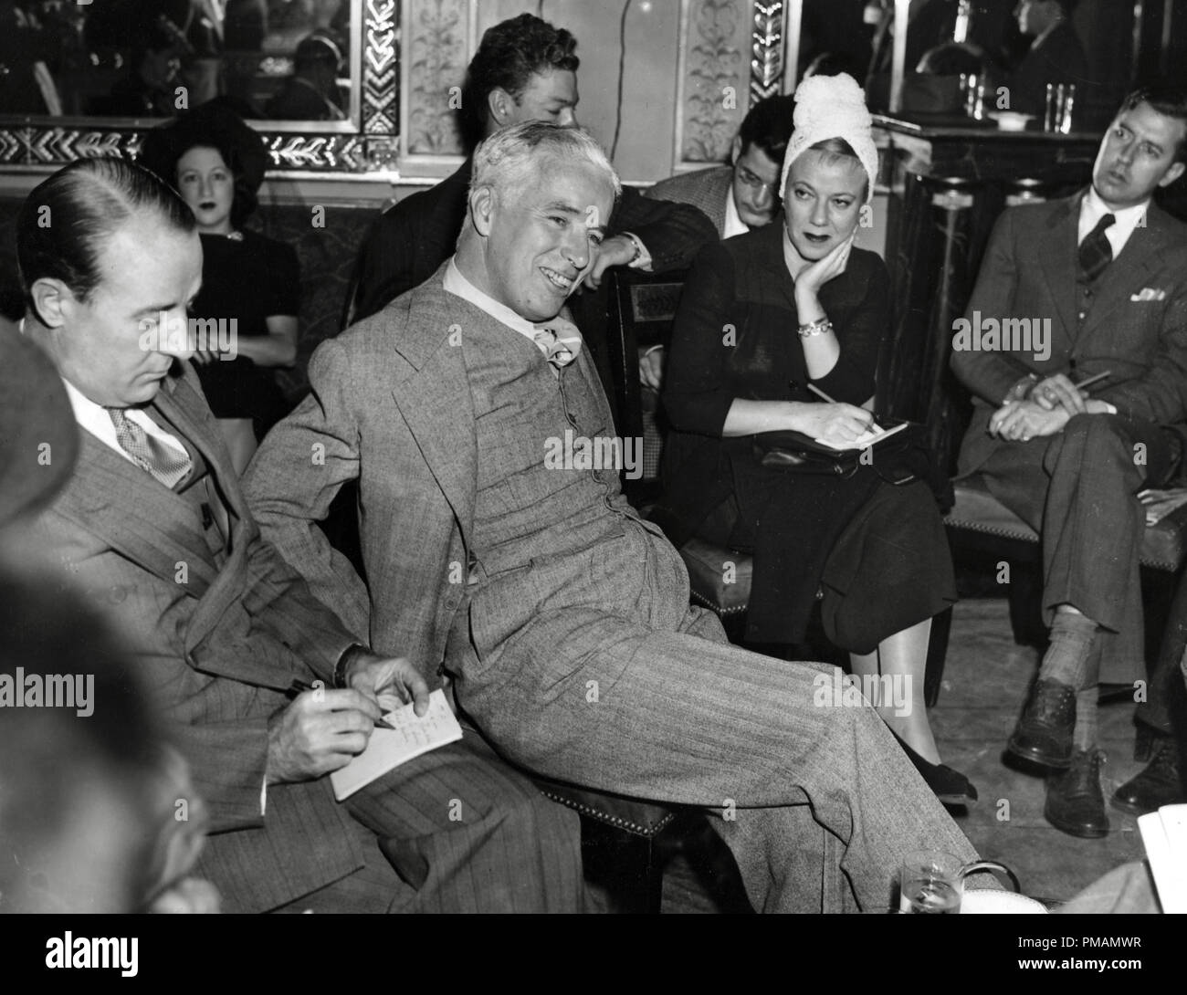 Charlie Chaplin nimmt an einer Pressekonferenz zur Premiere des Waldorf Astoria Hotel, New York City, Oktober 1940 Teil. Aktenzeichen # 33505 071THA nur für redaktionelle Zwecke - alle Rechte vorbehalten Stockfoto