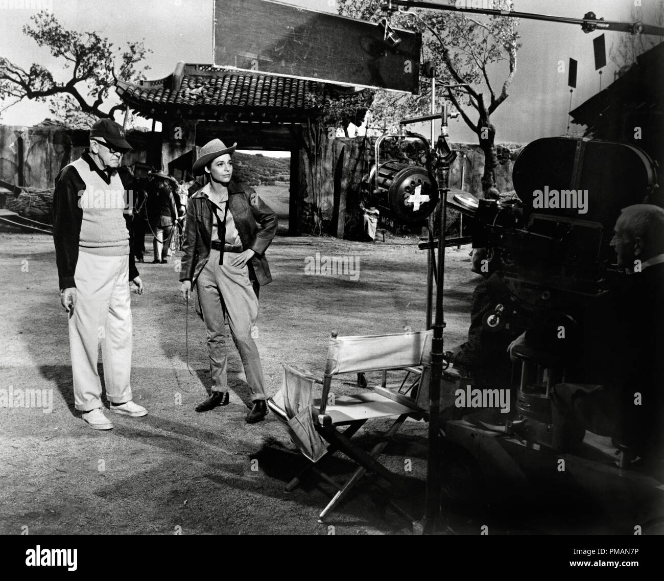 Filmstill/Publicity still von „Seven Women“ (7 Women) Regisseur John Ford, Anne Bancroft 1966 MGM – No Release – nur für redaktionelle Zwecke. Dateireferenz # 33505 396THA Stockfoto