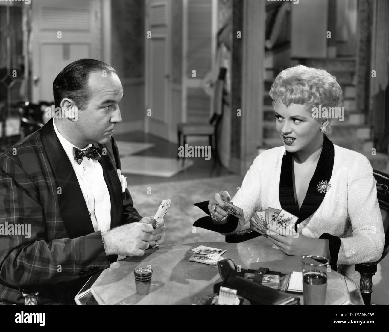 Film still/Publicity still von „Born Yourself“ Broderick Crawford, Judy Holliday 1950 Columbia - No Release - for redtorial Use File Reference # 33505 524THA Stockfoto
