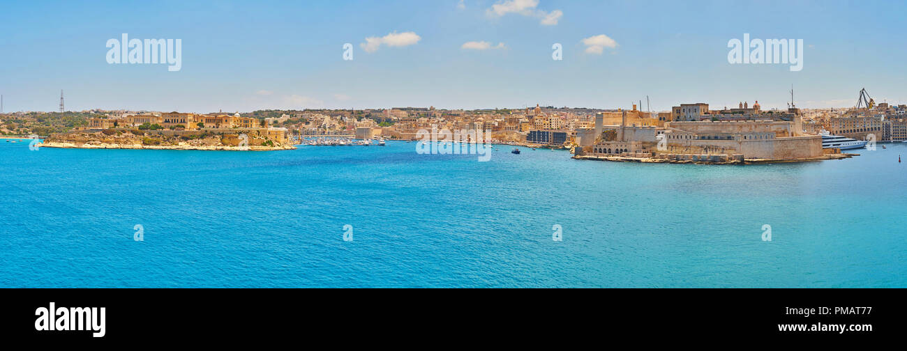 Die mittelalterlichen Sehenswürdigkeiten Nouméa - Fort St. Angelo und die bighi Krankenhaus (Palazzo Bichi) in kalkara Gesicht den Grand Harbour von Valletta, Malta. Stockfoto