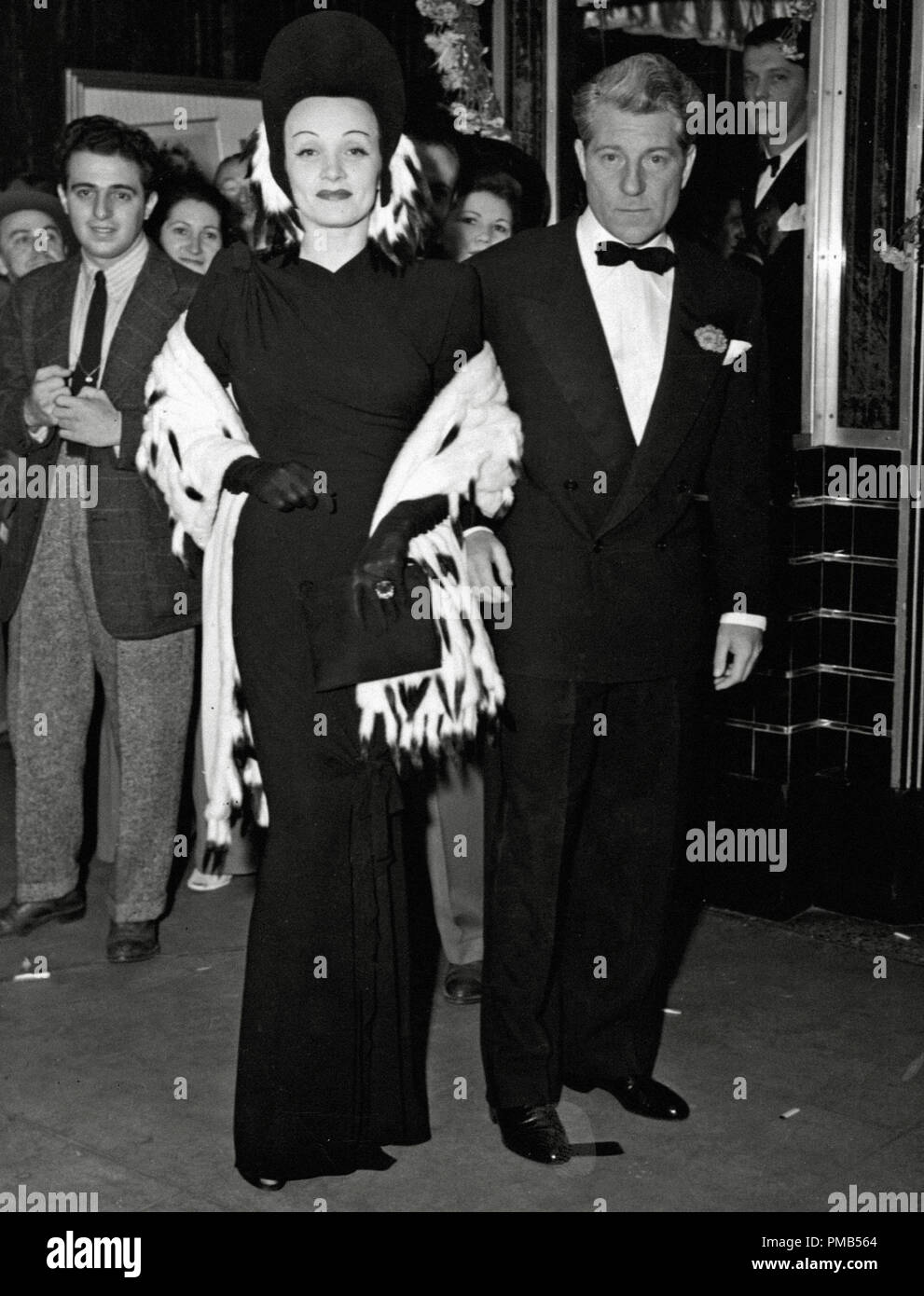 Marlene Dietrich mit Jean Gabin nahm an der Premiere von „Sundown“ in Hollywood, Kalifornien, 1941 File Reference # 33536 371THA Teil Stockfoto