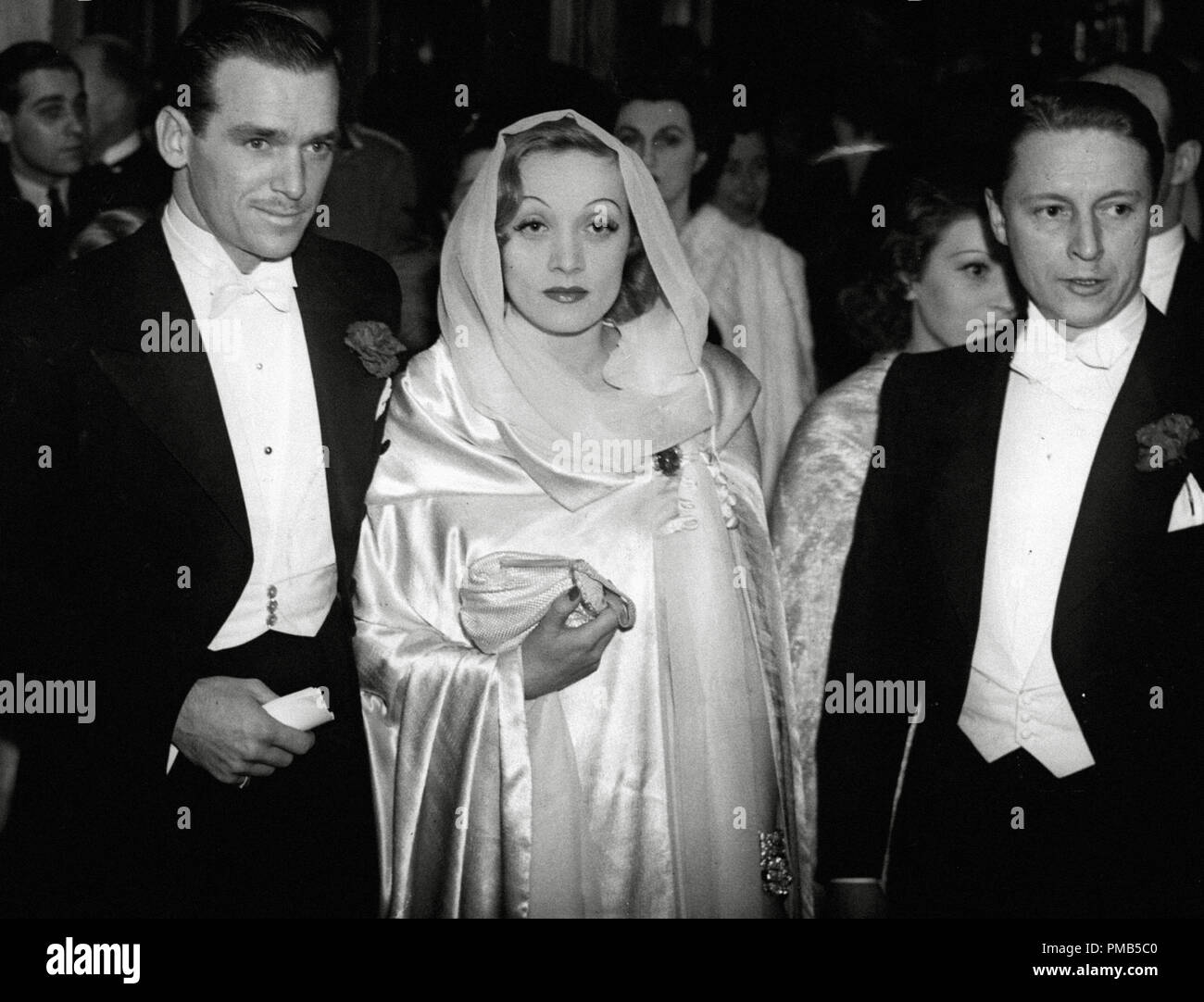 Marlene Dietrich, Rudolf Sieber und Douglas Fairbanks Jr., Vorort von „Rembrandt“ 1936, Aktenzeichen Nr. 33536 494THA Stockfoto