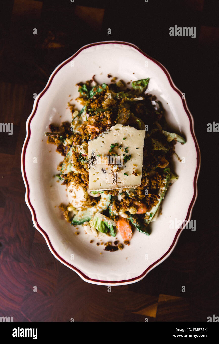 Wunderschöne Beilagen von Gnoccis, Salaten, Gemüse, Pasta und Kartoffeln für das französisch-amerikanische Steakhouse-Restaurant in Atlanta. Stockfoto