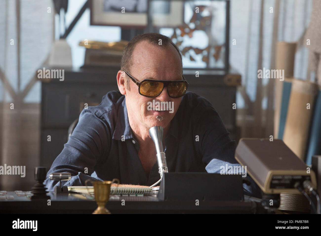 Michael Keaton Sterne als die Monarch, der Organisator einer high-stakes Tiefgarage Rasse, die De Leon in DreamWorks Pictures' 'Need for Speed'. Stockfoto
