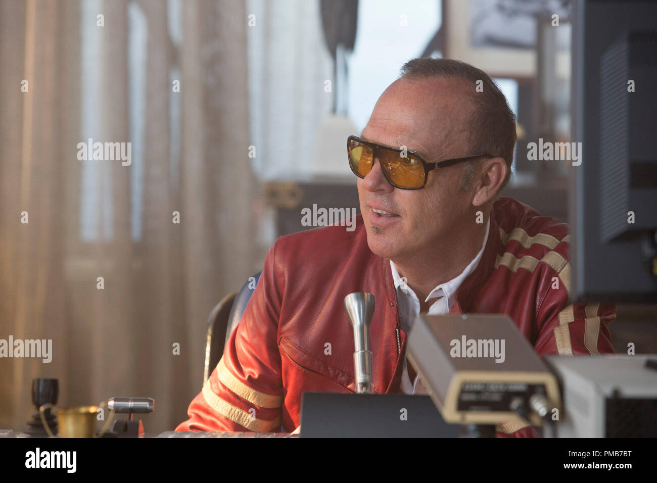 Michael Keaton Sterne als die Monarch, der Organisator einer high-stakes Tiefgarage Rasse, die De Leon in DreamWorks Pictures' 'Need for Speed'. Stockfoto