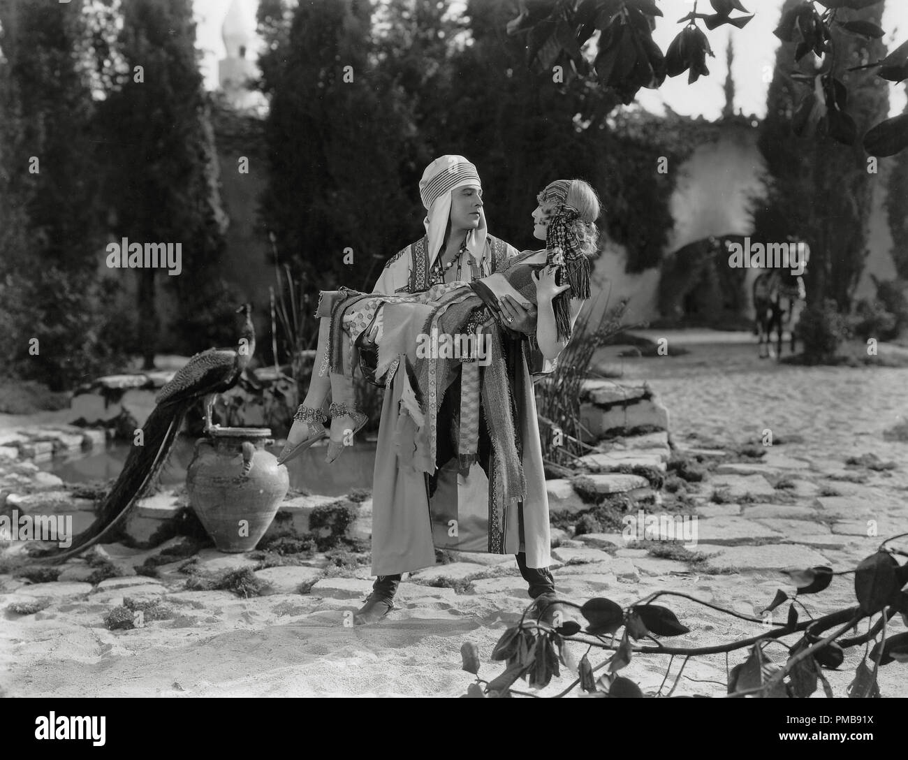 Rudolph Valentino, Vilma Banky, „der Sohn des Scheiches“, 1926 United Artists File Reference # 32557 406THA Stockfoto