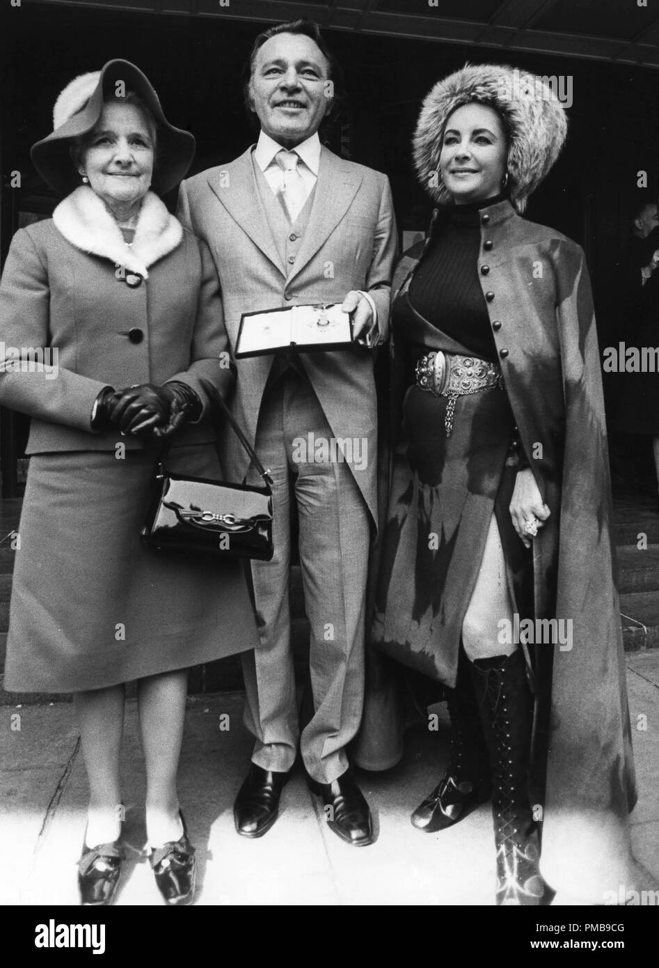 Celelia James, Richard Burton und Elizabeth Taylor, 1970 © GFS/Hollywood Archiv - Alle Rechte vorbehalten File Reference # 32557 677THA Stockfoto