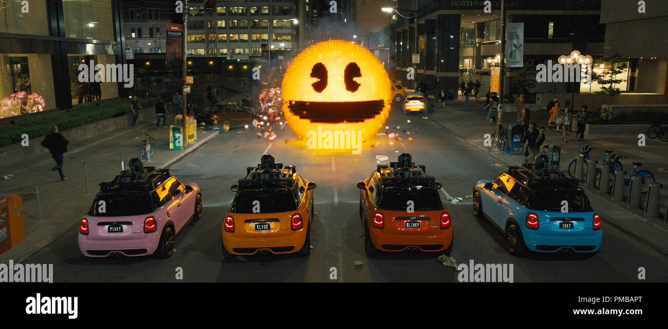 Inky, Blinky und Clyde und Pinky nehmen auf Pac-Man in Pixel Columbia Pictures'. Stockfoto