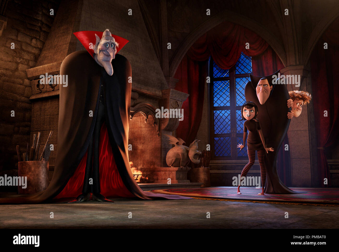 Vlad (Mel Brooks), Mavis (Selena Gomez), Dracula (Adam Sandler) und Johnny (Andy Samberg) in Columbia Pictures' HOTEL TRANSYLVANIA 2. Stockfoto