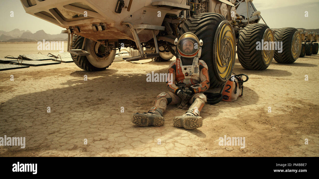 Matt Damon porträtiert ein Astronaut, der scheinbar unüberwindlichen Widerspruch, wie er versucht, einen Weg auf einem feindseligen Planeten im Marsboden zu Überleben zu finden. Stockfoto