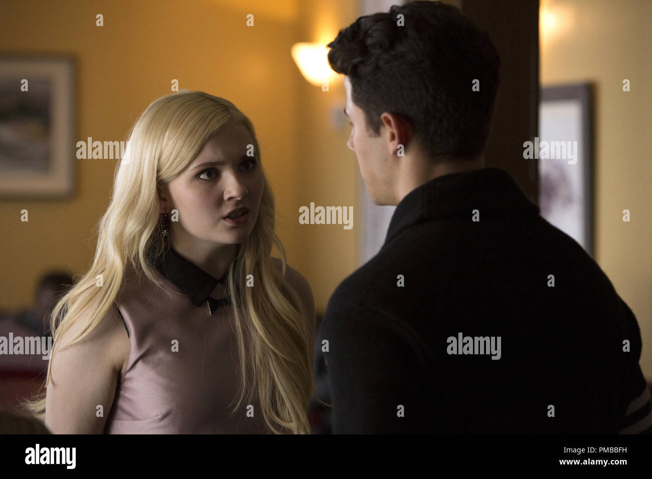 Bild L-R: Abigail Breslin wie Chanel Nr. 5 und guest star Nick Jonas wie Boone in "Hell Week", der zweite Teil der besonderen, 2-stündige Serie Premiere von SCREAM QUEENS Staffel 1 Stockfoto