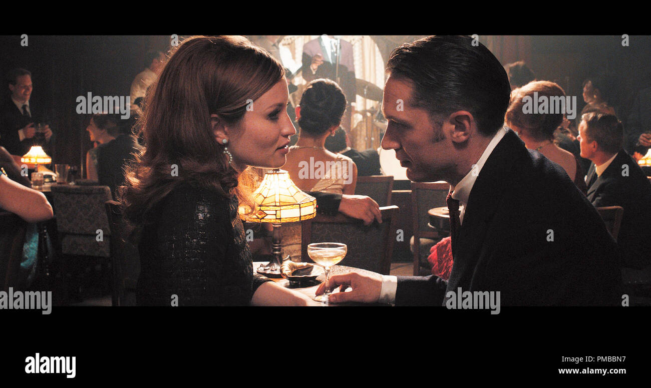 Frances Shea (Emily Browning) und Reggie Kray (Tom Hardy) in 'Legende
