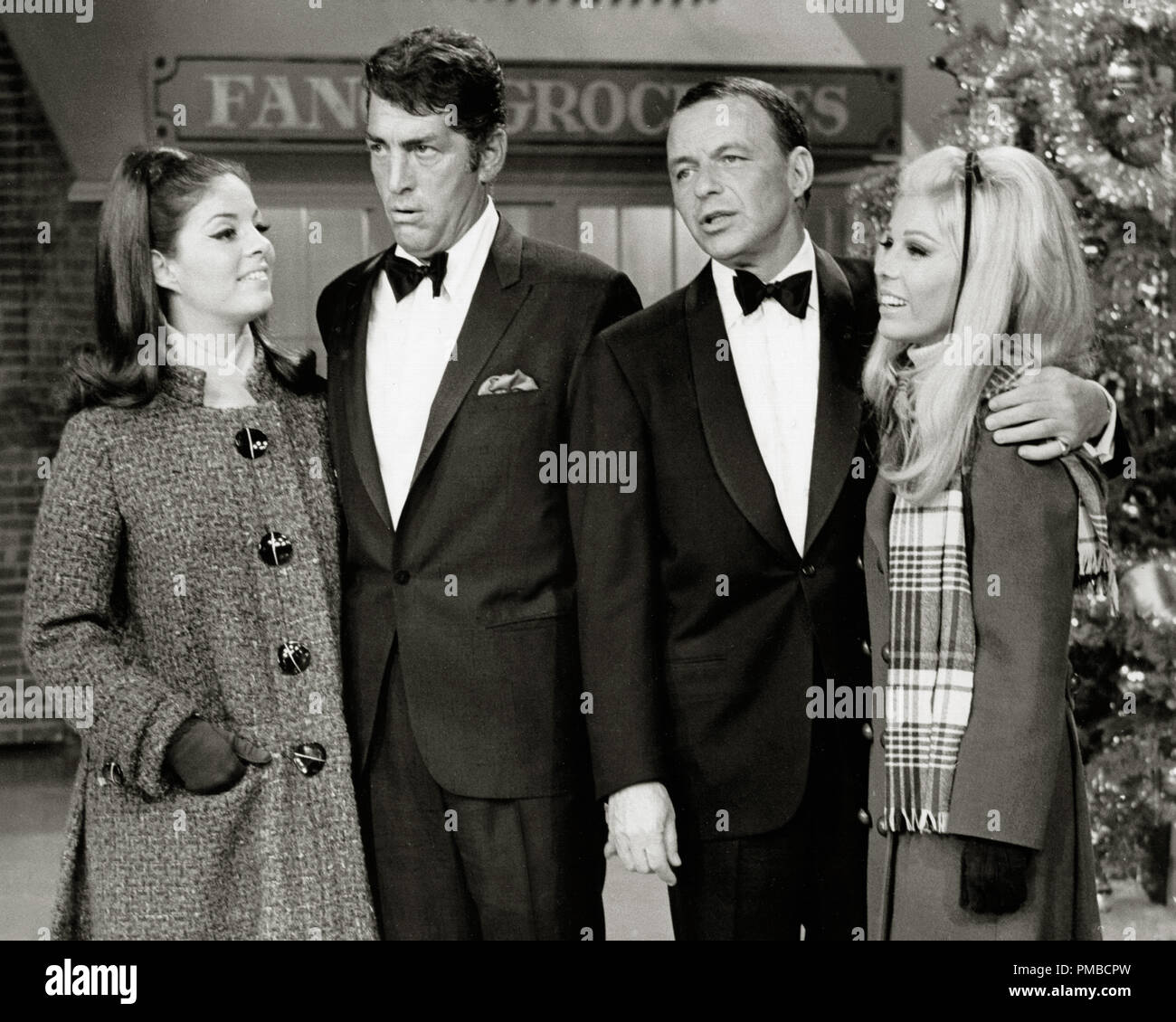 Deana Martin, Dean Martin, Frank Sinatra und Nancy Sinatra, Dean Martin Show "Christmas Show 1967 NBC Datei Referenz # 32914_823 THA Stockfoto