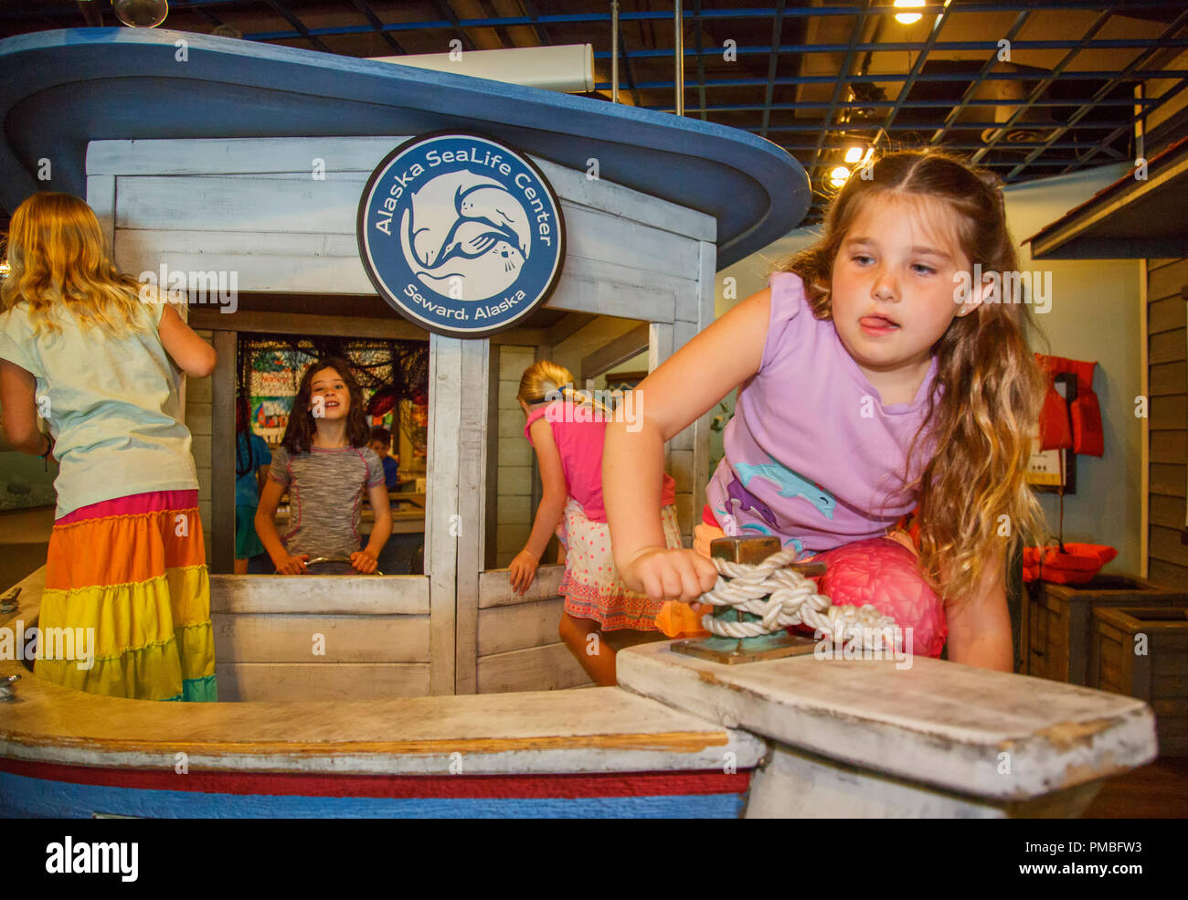 Kinder im Alaska SeaLife Center. Seward, Alaska. Stockfoto