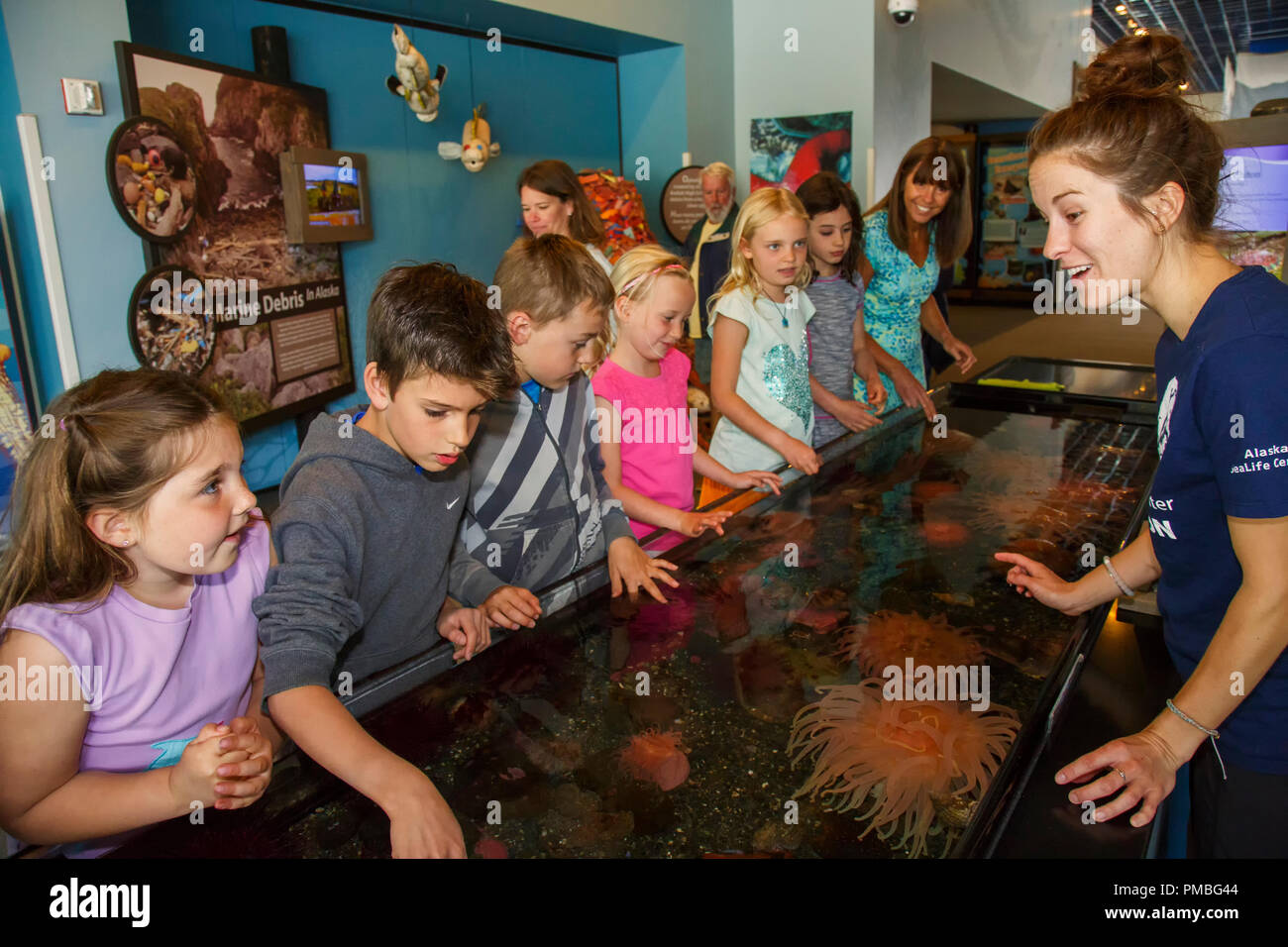 Kinder im Alaska SeaLife Center. Seward, Alaska. Stockfoto