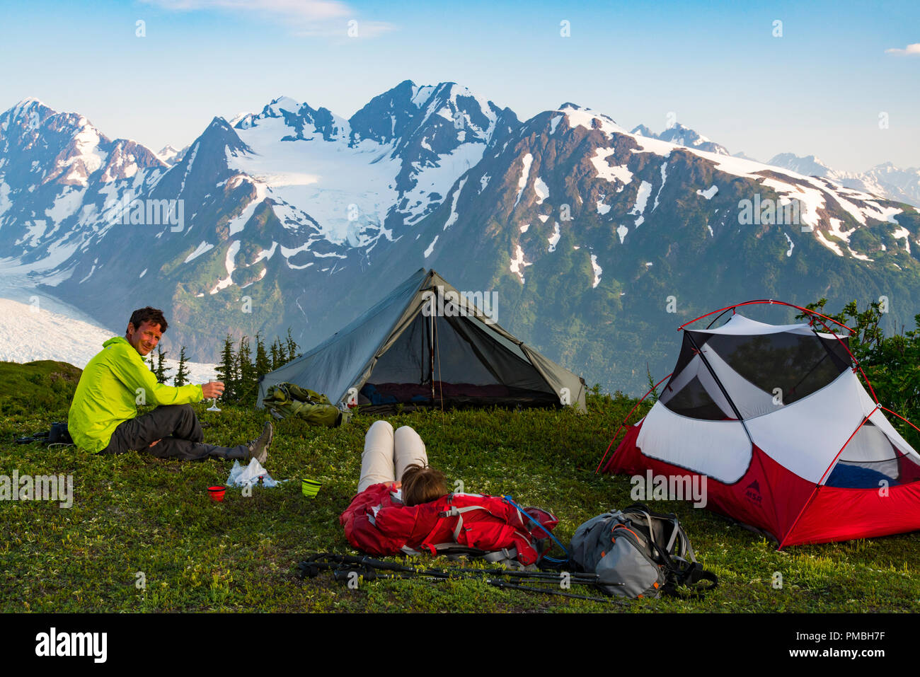 Rucksack zur Spencer Gletscher Sitzbank, Chugach National Forest, Alaska. Stockfoto