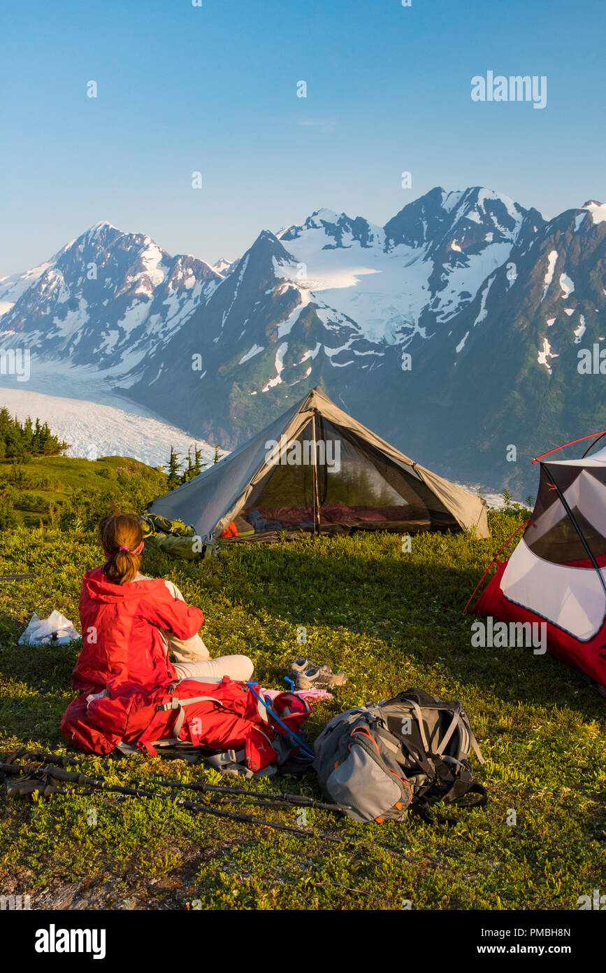 Rucksack zur Spencer Gletscher Sitzbank, Chugach National Forest, Alaska. Stockfoto