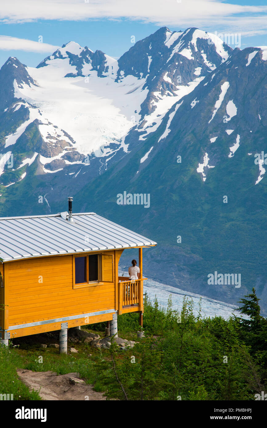 Rucksacktour auf den Spencer Gletscher Sitzbank Forest Service Kabine, Chugach National Forest, Alaska. Stockfoto
