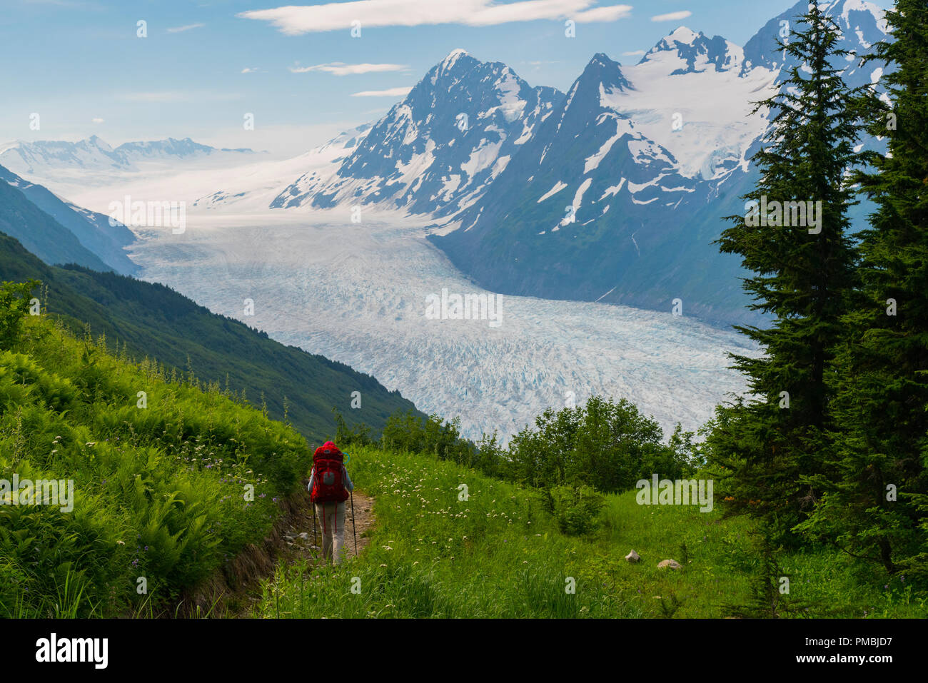 Rucksack zur Spencer Gletscher Sitzbank Kabine, Chugach National Forest, Alaska. Stockfoto