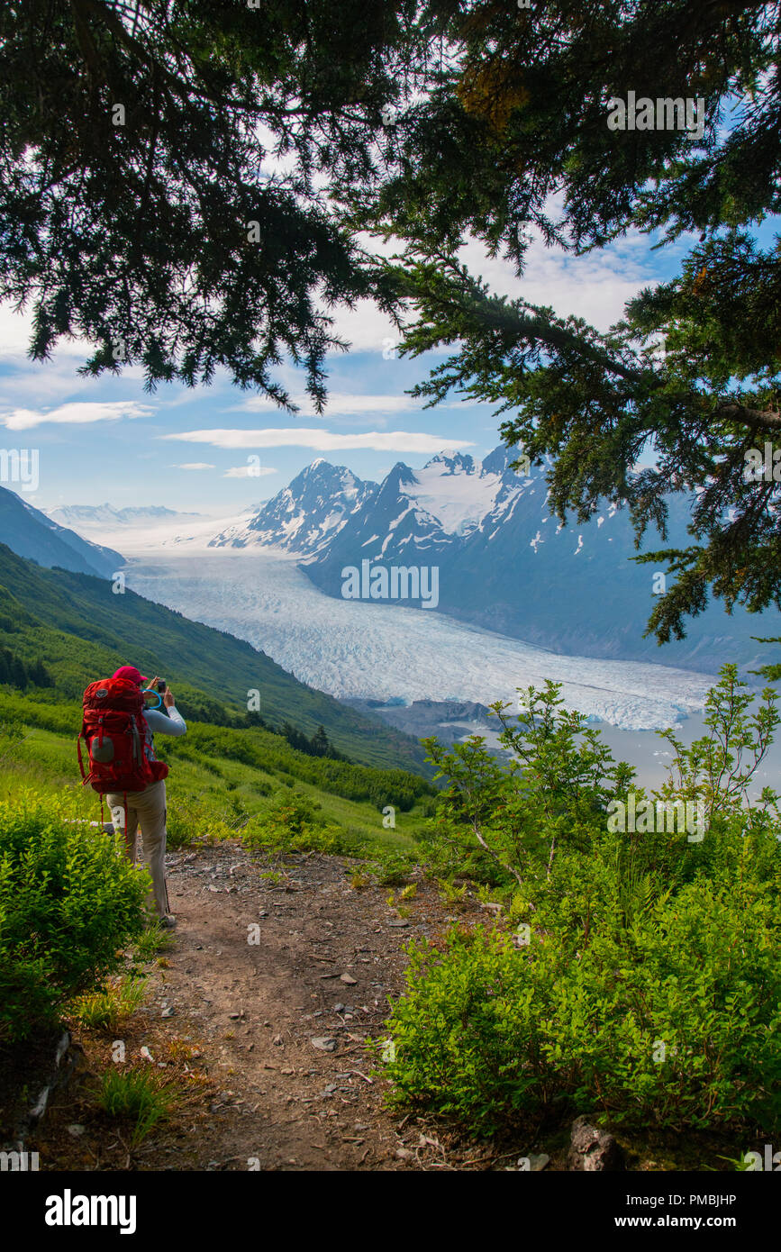 Rucksack zur Spencer Gletscher Sitzbank Kabine, Chugach National Forest, Alaska. Stockfoto