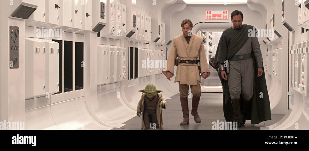 Yoda, Obi-Wan Kenobi (Ewan McGregor) und Senator Bail Organa (Jimmy Smits) überlegen der Aufstieg des Imperiums, wie Sie auf dem Flur der Tantive IV in Star Wars: Episode III - Die Rache der Sith entfernt. TM & © 2005 Lucasfilm Ltd. Alle Rechte vorbehalten. Stockfoto