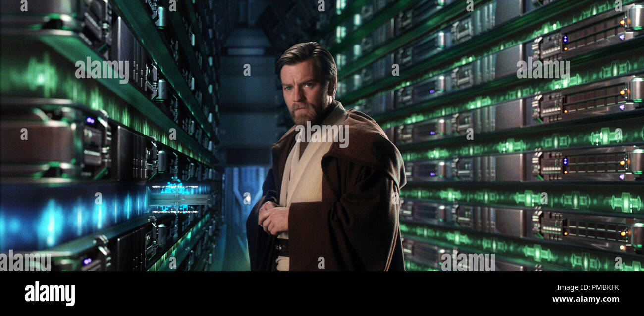 Obi-Wan Kenobi (Ewan McGregor) sucht nach Antworten in der Bibliothek der Jedi Tempel in Star Wars: Episode III - Die Rache der Sith. TM & © 2005 Lucasfilm Ltd. Alle Rechte vorbehalten. Stockfoto